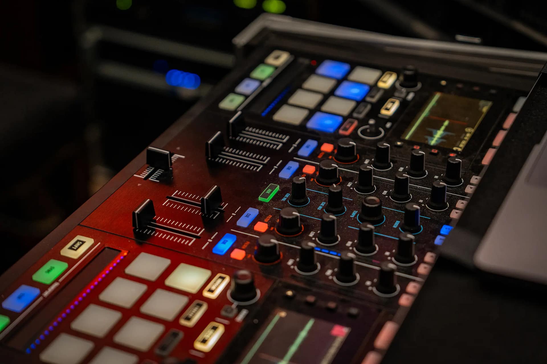 DJ
